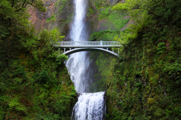 6 Best Waterfalls To Visit In The Us