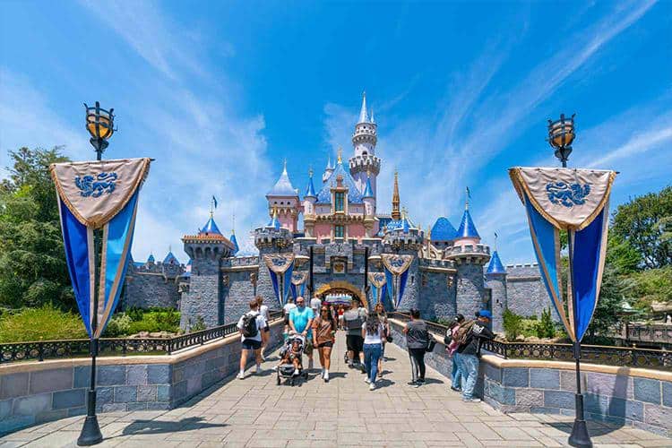 Visit Disneyland: Arrival And First Impressions