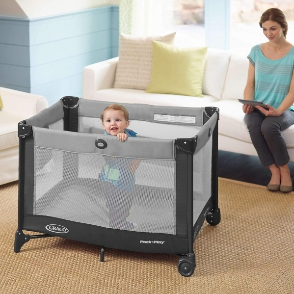 Graco Pack 'N Play On The Go Playard w/optional bassinet