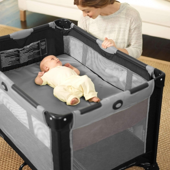 Graco Pack 'N Play On The Go Playard w/optional bassinet