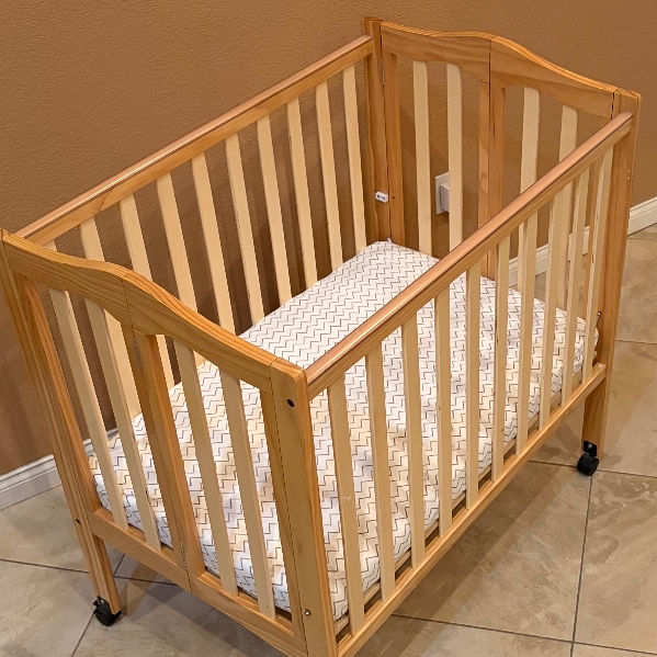 Dream On Me 3 in 1 Portable Folding Crib - Mini